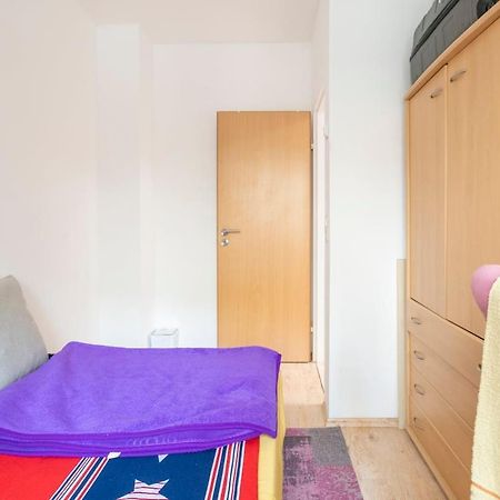 Schoenes Zimmer Im Charmanten Haus Berlin Bagian luar foto