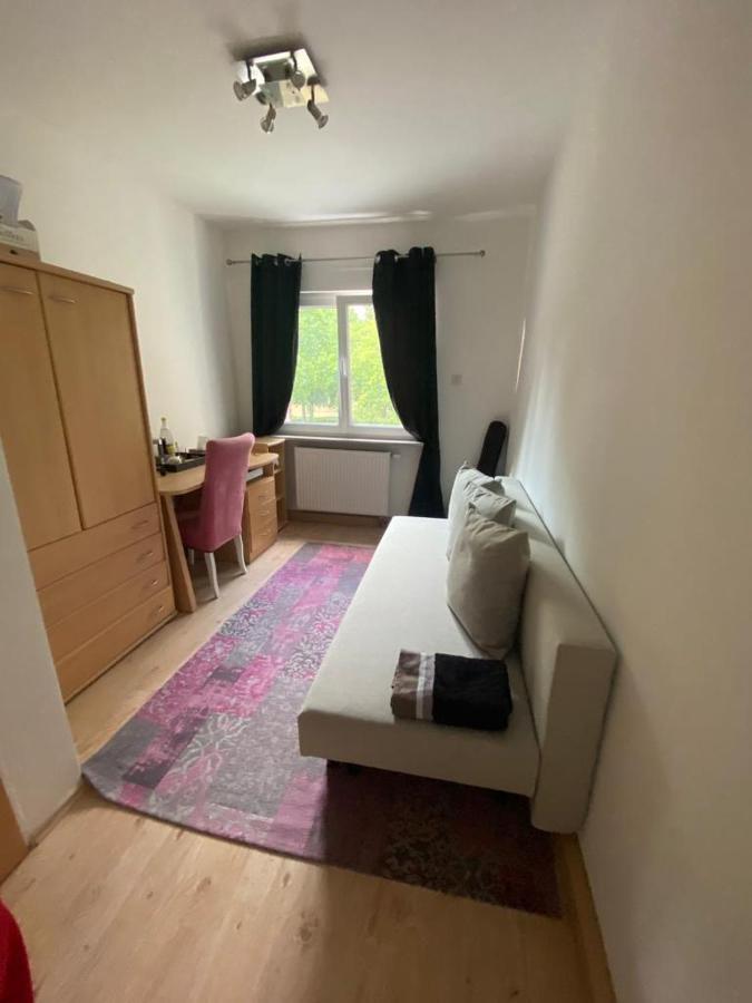 Schoenes Zimmer Im Charmanten Haus Berlin Bagian luar foto