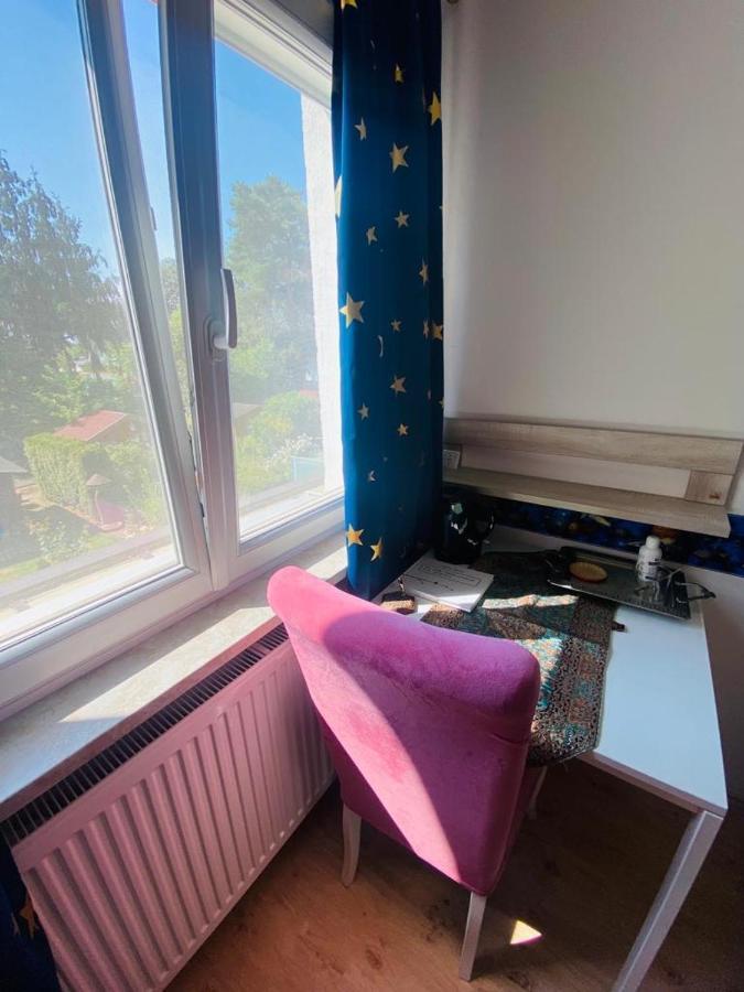 Schoenes Zimmer Im Charmanten Haus Berlin Bagian luar foto
