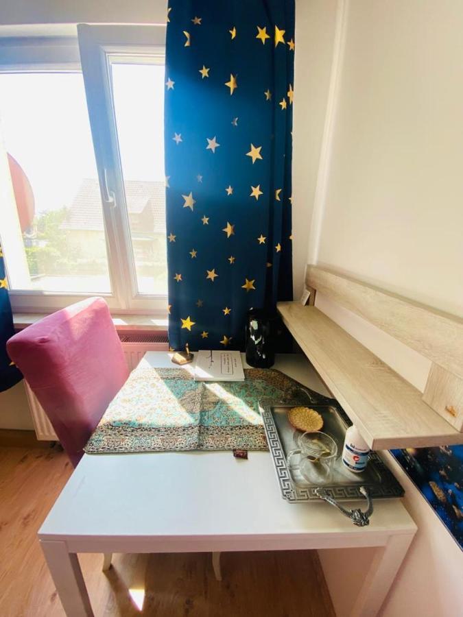 Schoenes Zimmer Im Charmanten Haus Berlin Bagian luar foto
