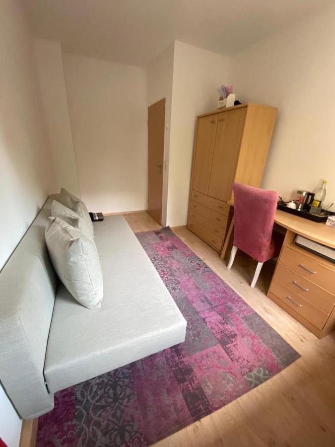 Schoenes Zimmer Im Charmanten Haus Berlin Bagian luar foto