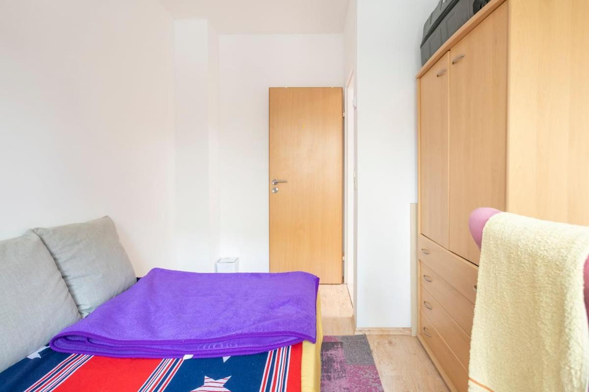 Schoenes Zimmer Im Charmanten Haus Berlin Bagian luar foto